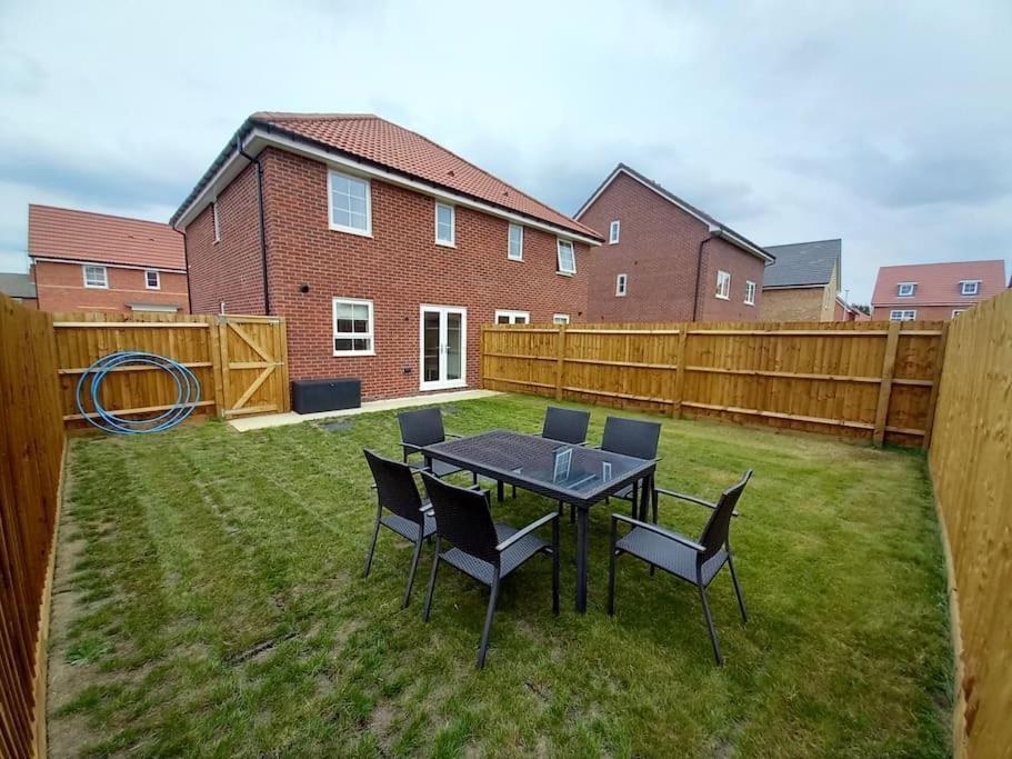 Cozy 3 Bed Sasha House In Beeston Nottingham Villa Bagian luar foto